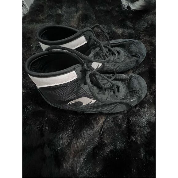 Hong Gang  Boxing Shoes High Top Wrestling Shoe Kids Anti Slip Gym 5 - Picture 1 of 5